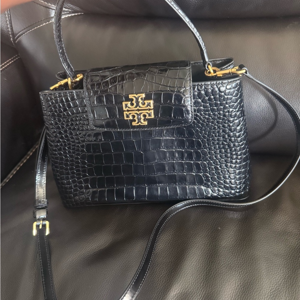 Elegant Black Crocodile-Embossed Handbag - Picture 12 of 15